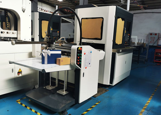 Livre à couverture dure multifonctionnel de boîte faisant la machine avec les tailles à grande vitesse et grandes de boîte et le moteur servo de Panasonic