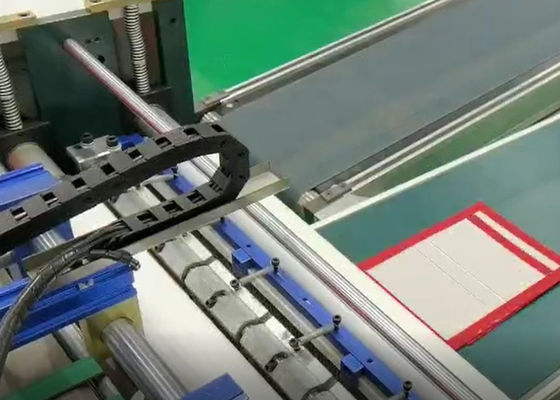 Boîte cosmétique et couverture faisant la machine pour la boîte de fard à paupières et pour différents genres de boîte rigide