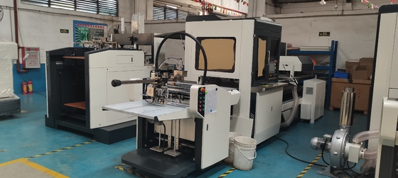 Machine automatique de fabrication de cartons de carton emballant la petite montre de cadeau de bijoux