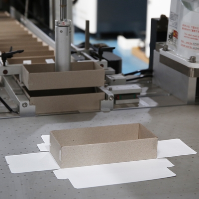 Boîte-cadeau rigide de machine de conditionnement de boîte, boîte rigide inférieure supérieure de couverture de Papier d'emballage et machine de fabrication de luxe
