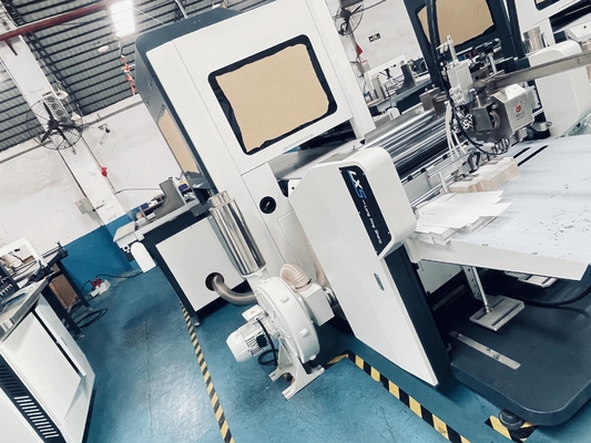 Machine rigide de fabrication de cartons de téléphone intelligent de cadeau, machine de fabrication de boîte de gâteau