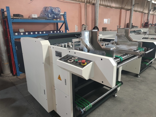 La machine automatique de rainure en V est la solution ultime pour une rainure de carton efficace dans la fabrication de boîtes rigides.