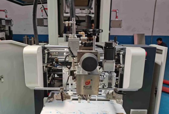 Machine à former des boîtes rigides 45 pièces/min