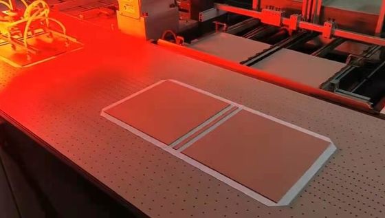 Couverture de livre plaçant la machine pour le cas de couverture de livre faisant et collant rigide de papier de boîte