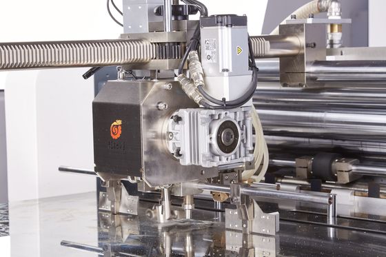 Machine rigide automatique de fabrication de cartons pour la boîte enveloppant et formant la machine