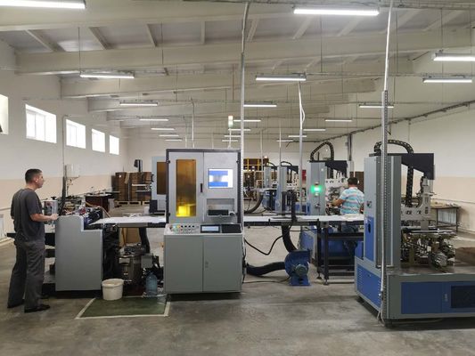 Boîte rigide de carton de pliage formant la machine 28pcs/Min Box Packaging Line