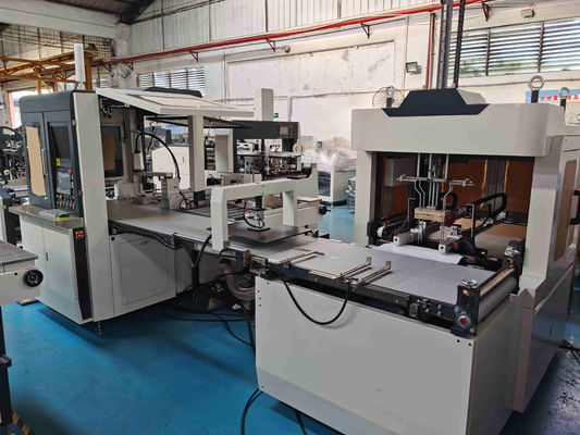 Machine rigide magnétique complètement automatique de fabrication de cartons de cadeau l'épousant avec le positionnement visuel
