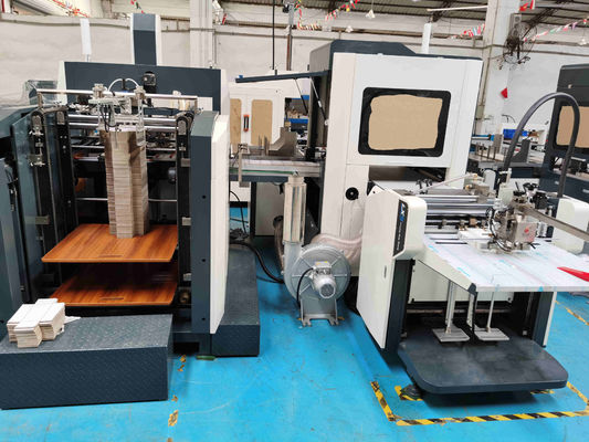 Machine rigide magnétique complètement automatique de fabrication de cartons de cadeau l'épousant avec le positionnement visuel