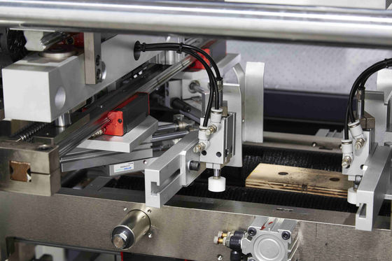 Double système d'emballage de boîte de cadeau de mariage de machine dure rigide intelligente de fabrication de cartons