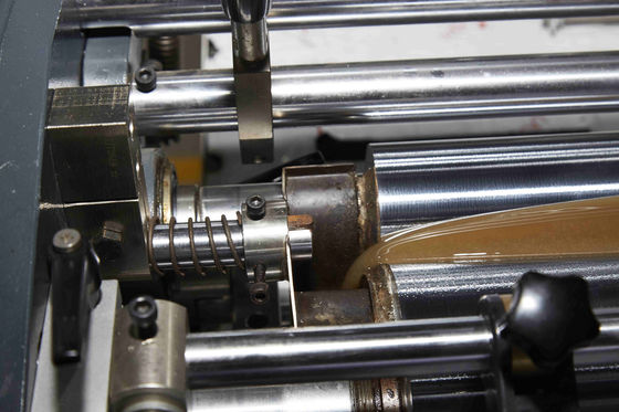 Short mobile de machine de fabrication de cartons de L135XW100mm 1856kg plaçant le temps