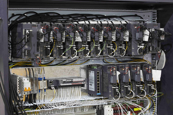 Double système d'emballage de boîte de cadeau de mariage de machine dure rigide intelligente de fabrication de cartons