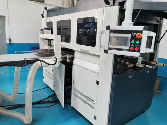Machine formée intelligente de fabrication de cartons de cadeau de livre de papier avec le double système d'emballage de boîte