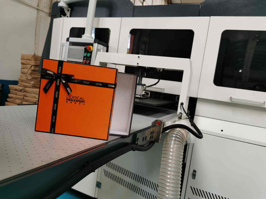 Le téléphone portable parfument la machine rigide de fabrication de boîte avec le double système d'emballage de boîte