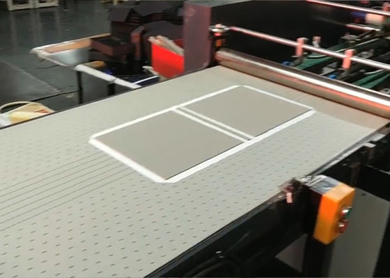 Couverture de livre rigide de boîte collant la machine plaçant la machine 40pcs/min pour l'emballage