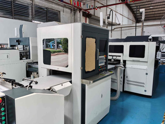 Machine rigide de fabrication de cartons d'emballage de boîte carrée avec la représentation belle et la bonne fonction