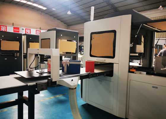 Couvercles distincts empaquetant la machine de fabrication de cartons avec la vitesse 15-35pcs par minute et pour la fabrication de cartons rigide