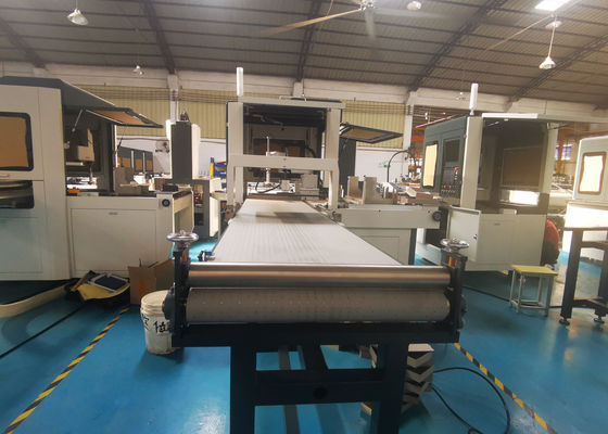 Machine de collage de papier automatique pour la boîte intérieure plaçant et être une de l'étape pour la fabrication de cartons rigide
