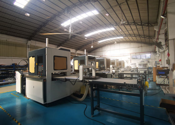 Machine de collage de papier automatique pour la boîte intérieure plaçant et être une de l'étape pour la fabrication de cartons rigide