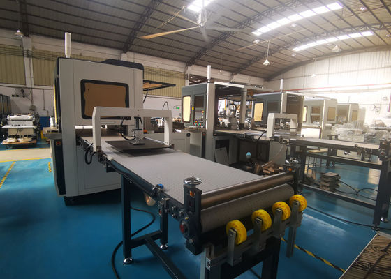 machine 1855kg de 34pcs/Min Shoe Packaging Box Making avec le positionnement