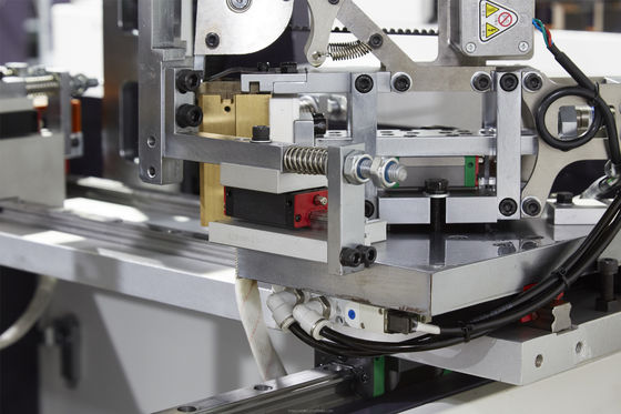 Machine attachante du ruban adhésif de coin pneumatique automatique pour la fabrication de cartons cosmétique