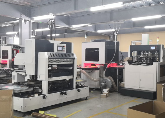 Machine rigide complètement automatique cosmétique 0.8mm de fabrication de cartons 3mm