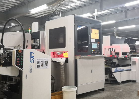 Machine rigide complètement automatique cosmétique 0.8mm de fabrication de cartons 3mm