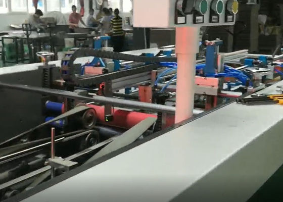 Caisse automatique de quatre côtés faisant à type boîte de livre de machine à vin la couverture dure faisant la machine