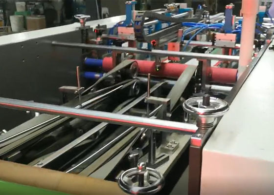 Caisse automatique de quatre côtés faisant à type boîte de livre de machine à vin la couverture dure faisant la machine