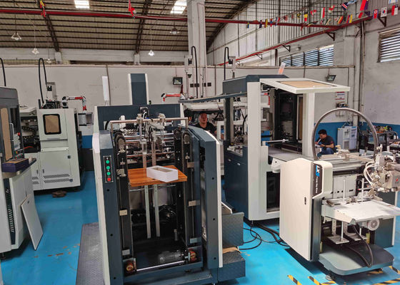 Positionnement rigide cosmétique de emballage futé de la machine 15-40pcs/min de fabrication de cartons