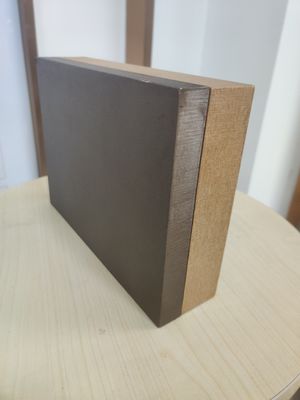 Machine à coller automatique pour la fabrication de boîtes rigides