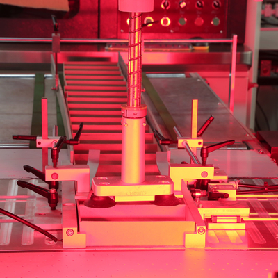 Fabrication de cartons de carton plaçant la machine avec de doubles caméras de Basler