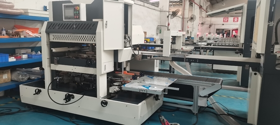 Machine automatique de fabrication de cartons de carton emballant la petite montre de cadeau de bijoux